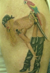 肩部彩色裸体女海盗与鹦鹉纹身