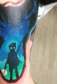 令人印象深刻的彩绘鹿形与小男孩巫师纹身图案