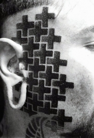 男子脸部小十字架组合纹身图案