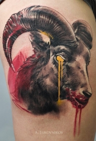 腿部彩色恐怖风格血腥的山羊头纹身