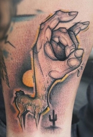彩色鹿与人类手结合奇特纹身图案