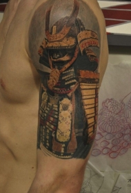 肩部彩色逼真的武士纹身图案