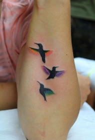 小臂可爱的三只小鸟纹身图案