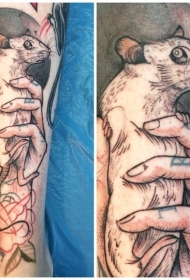 腿部素描风格彩色老鼠纹身图案