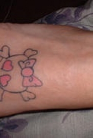 脚背彩色卡通凯蒂猫纹身图案