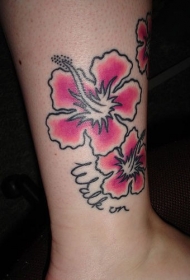 腿部彩色简约的芙蓉花纹身图案