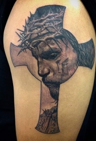 十字架和伤心的耶稣肖像纹身图案