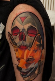 肩部彩色几何骷髅与狐狸纹身图案