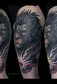 大臂幻想狮子将军和心形纹身图案