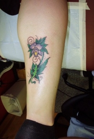 小腿精致的兰花纹身图案