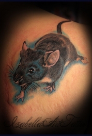 背部彩色老鼠纹身图案