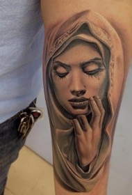 手臂逼真的宗教天主教处女玛丽肖像纹身