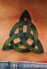 腰部彩色绿色三位一体符号纹身