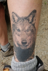 小腿写实狼头纹身图案