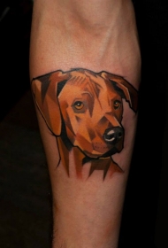 手臂彩色逼真的小狗头像纹身图案