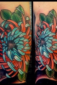 手臂彩色新风格的大菊花纹身图案