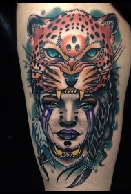 腿部现代传统风格的彩色女子与豹盔纹身