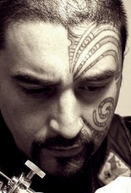 男子脸部部落毛利族纹身图案