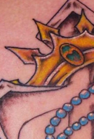 金色皇冠十字架纹身图案