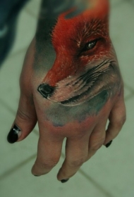手背现实主义风格逼真的微笑狐狸纹身