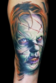 肩部彩色可怕的僵尸女孩纹身图案