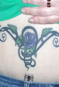 女性腹部彩色部落花纹纹身图案