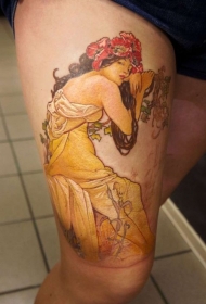 大腿华丽的女人肖像和花朵纹身图案