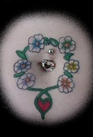 腹部彩色花朵与心圆纹身图案