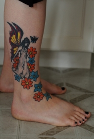 腿部彩色女孩翅膀与花朵纹身图案