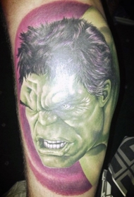 男性腿部彩色愤怒的绿巨人纹身图案