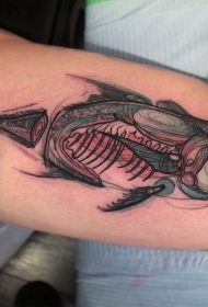 手臂素描风格的彩色线条鱼纹身图案