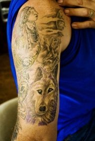 肩部灰色狼和印度男子纹身图案