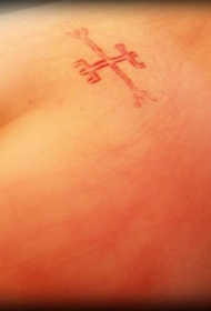 十字架交叉符号割肉纹身图案