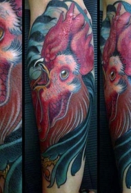 腿部逼真的彩色公鸡头纹身图片