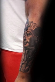 手臂石雕风格的埃及雕像纹身图案