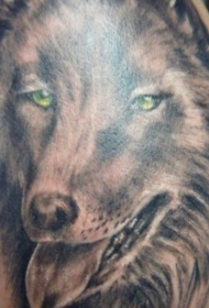 肩部灰色逼真的狼头纹身图案