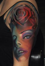 现代传统风格的女性肖像玫瑰纹身图案