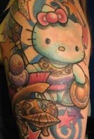 肩部彩色有趣的凯蒂猫主题纹身图案