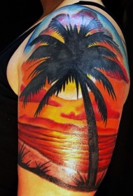 大臂彩绘浪漫海洋日落与棕榈树纹身图案