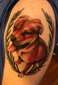 狗和树叶纹身图案