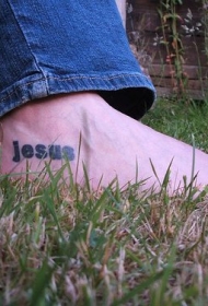 男性脚部英文字母Jesus纹身图案