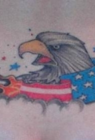 火焰鹰和美国国旗纹身图案