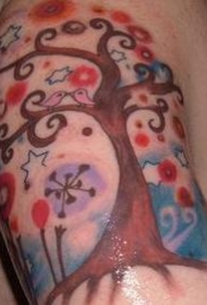魔术气氛的彩色树纹身图案