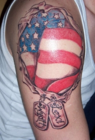 美国国旗与狗标签纹身图案