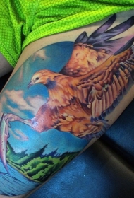 大腿逼真的彩色鹰和鱼风景纹身图案