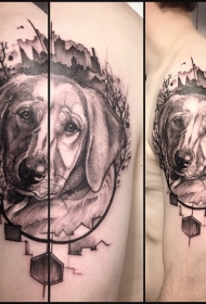 大臂悲伤的狗头部肖像纹身图案