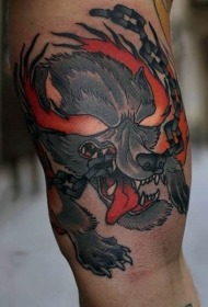腿部恶魔狗和铁链纹身图案