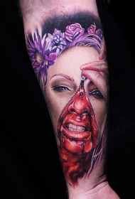 独特设计的彩色恐怖女性肖像纹身图案