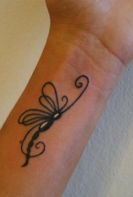 手腕特别的蜻蜓纹身图案