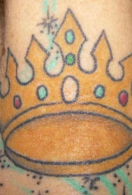 简约的金色皇冠纹身图案